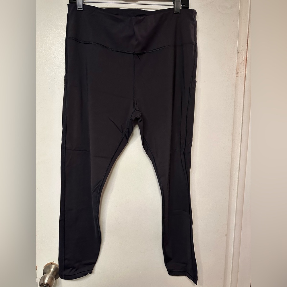 Athleta Women’s  Ultimate Stash Pocket 7/8 Black Tight